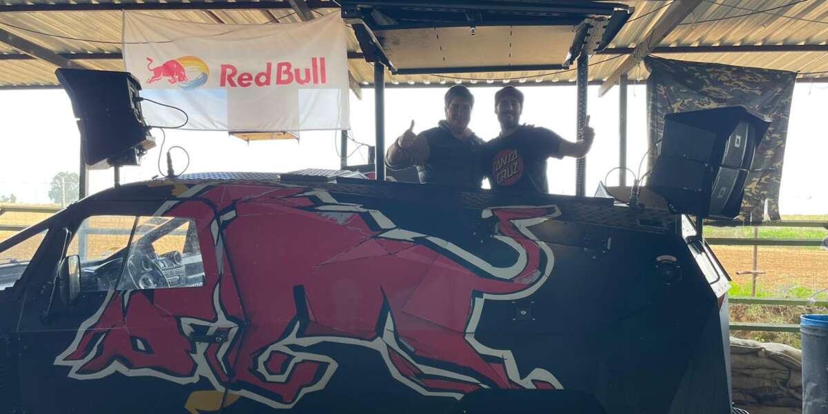 Coche de RedBull en las instalaciones de Friendlyfire Paintball en Sevilla.